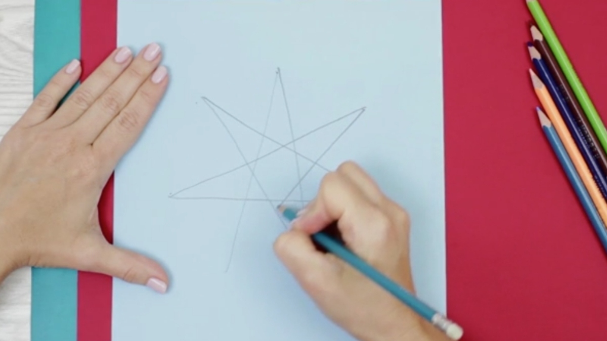 Bước 1: Vẽ khung ngôi sao