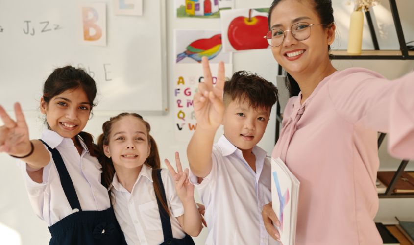 Cách viết bài thơ 20/11 hay và xúc động