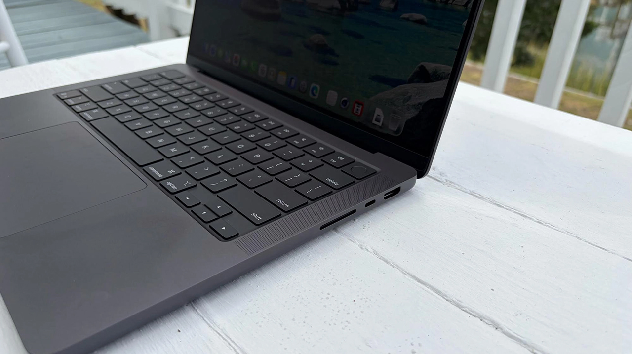 So sánh MacBook Pro M5 và M2