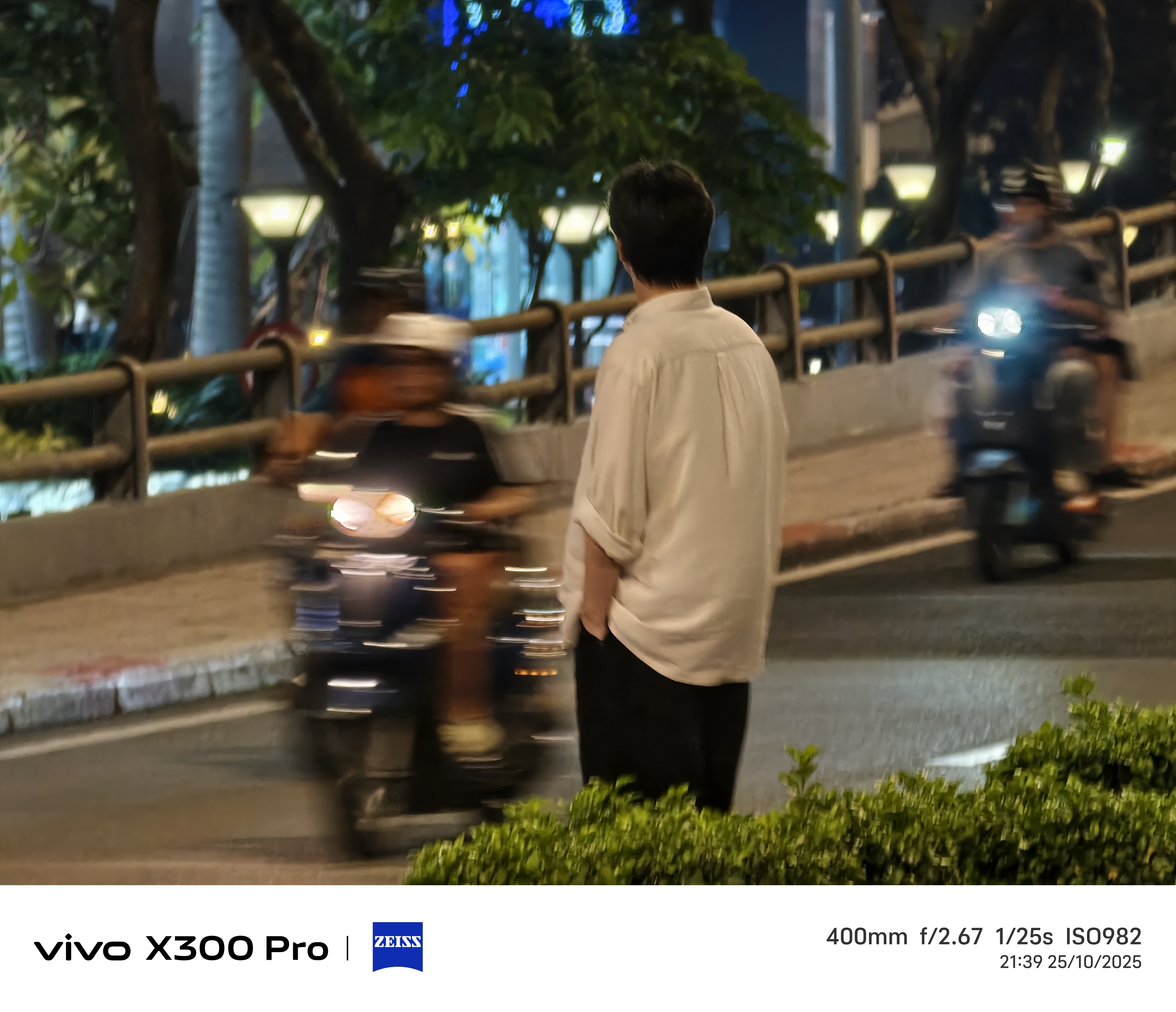 Trên Tay Vivo X300 Pro Tại Việt Nam Và Bộ Photographer Kit Đầy Đủ Trên Tay Vivo X300 Pro Tại Việt Nam Và Bộ Photographer Kit Đầy Đủ