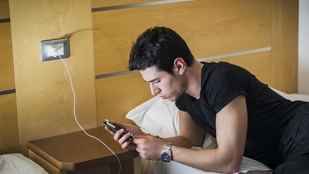 Vừa sạc vừa sử dụng iPhone