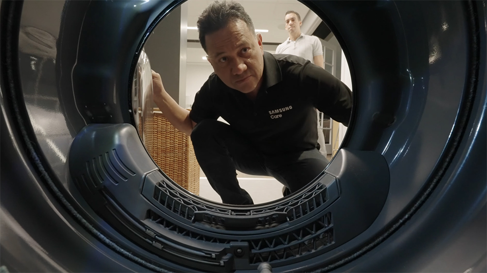 Kỹ thuật viên chính hãng luôn mặc đồng phục và có quy trình làm việc chuyên nghiệp Kỹ thuật viên chính hãng luôn mặc đồng phục và có quy trình làm việc chuyên nghiệp