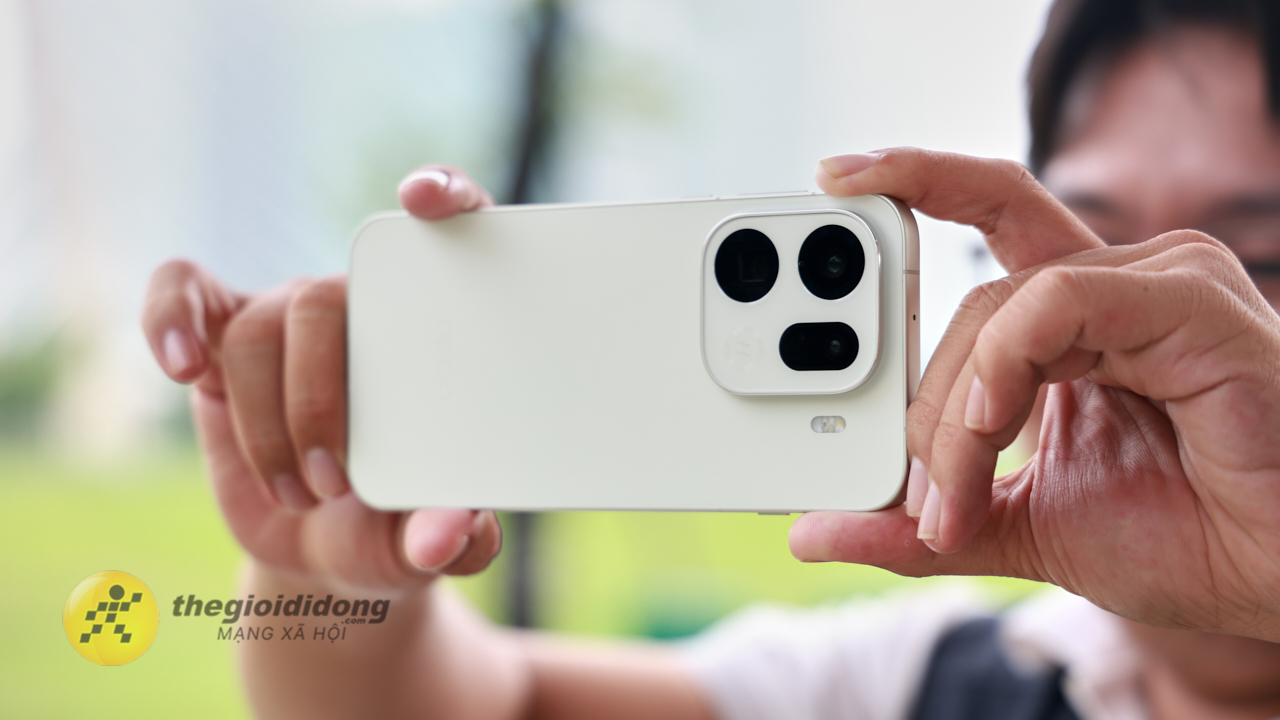 Trên Tay Oppo Find X9 Pro: Thiết Kế Cao Cấp, Camera Hasselblad, Pin Khủng 7.500 Mah Trên Tay Oppo Find X9 Pro: Thiết Kế Cao Cấp, Camera Hasselblad, Pin Khủng 7.500 Mah