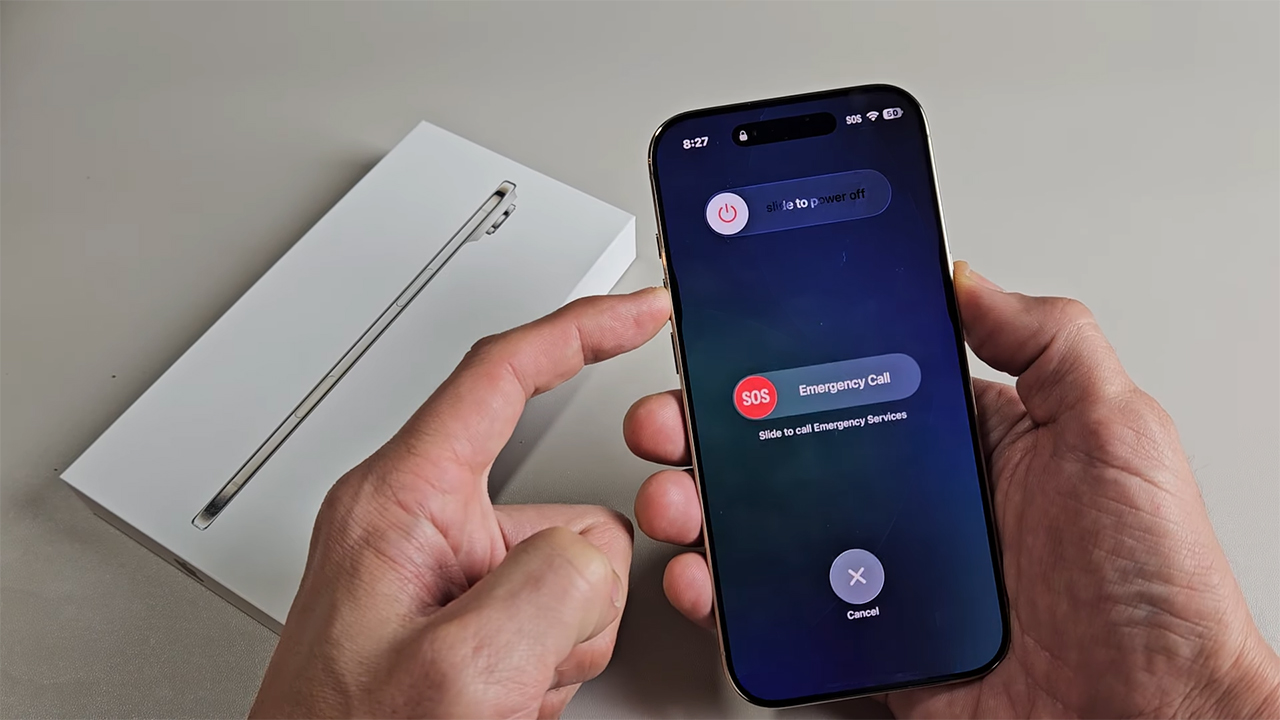 Cách khởi động lại iPhone Air
