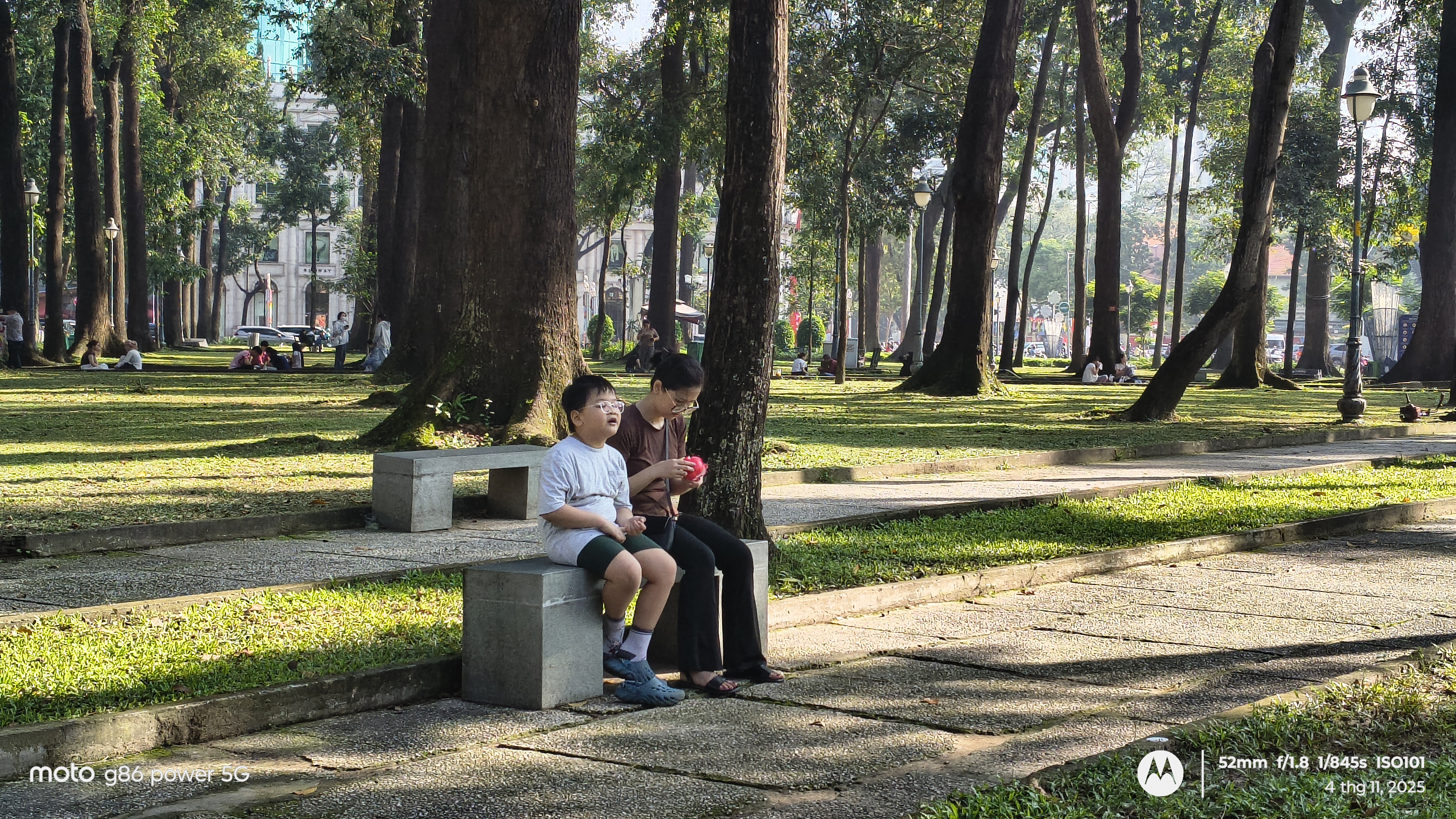 Trên tay motorola G85 Power 5G: Giá cực tốt, màn hình P-OLED 1.5k và Dimensity 7300 mạnh mẽ