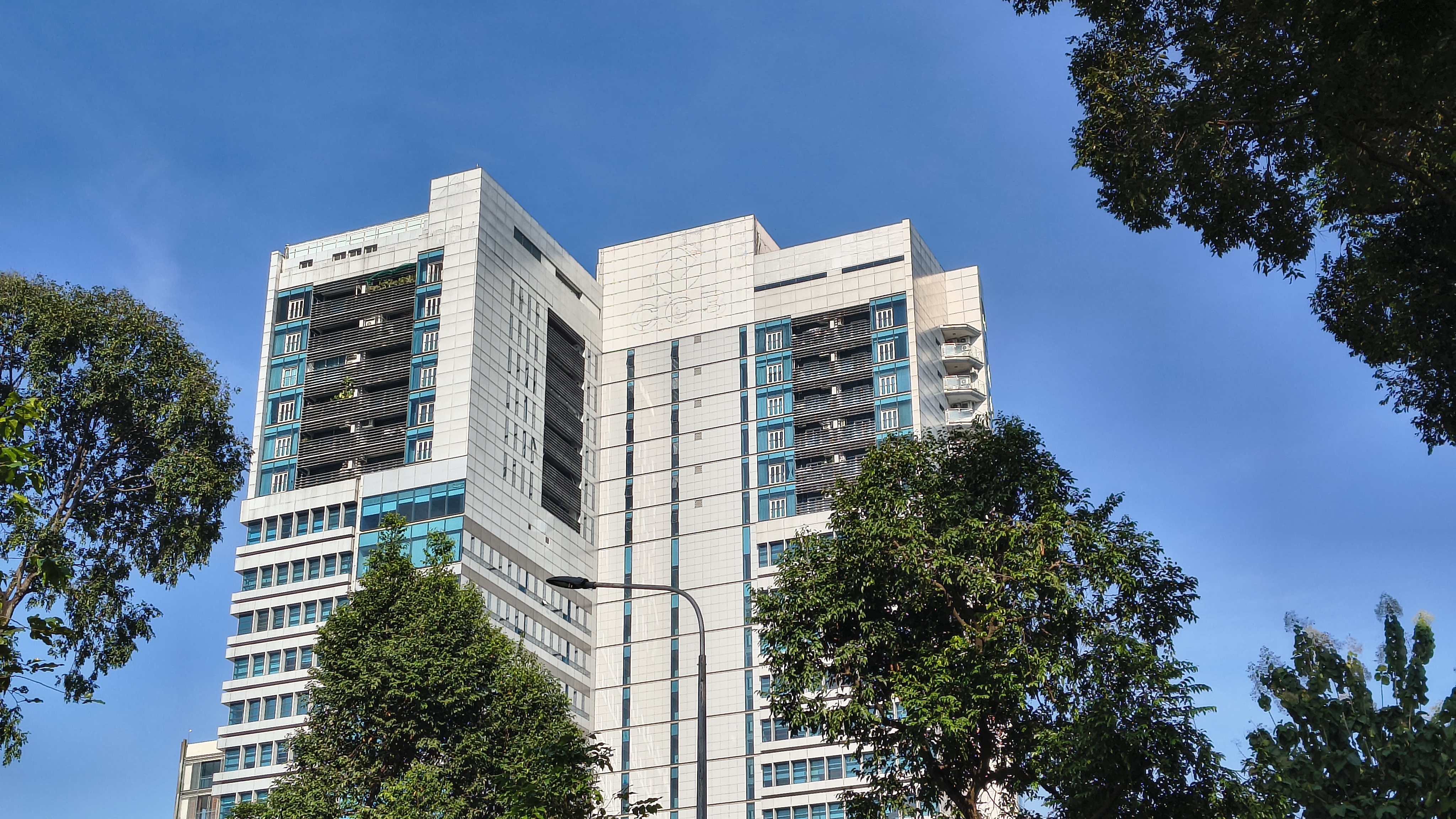 Trên Tay Motorola Edge 60 Fusion: Thiết Kế Cong Tràn, Màn Hình P-Oled Xuất Sắc, Chip Dimensity 7400 Mạnh Mẽ Trên Tay Motorola Edge 60 Fusion: Thiết Kế Cong Tràn, Màn Hình P-Oled Xuất Sắc, Chip Dimensity 7400 Mạnh Mẽ