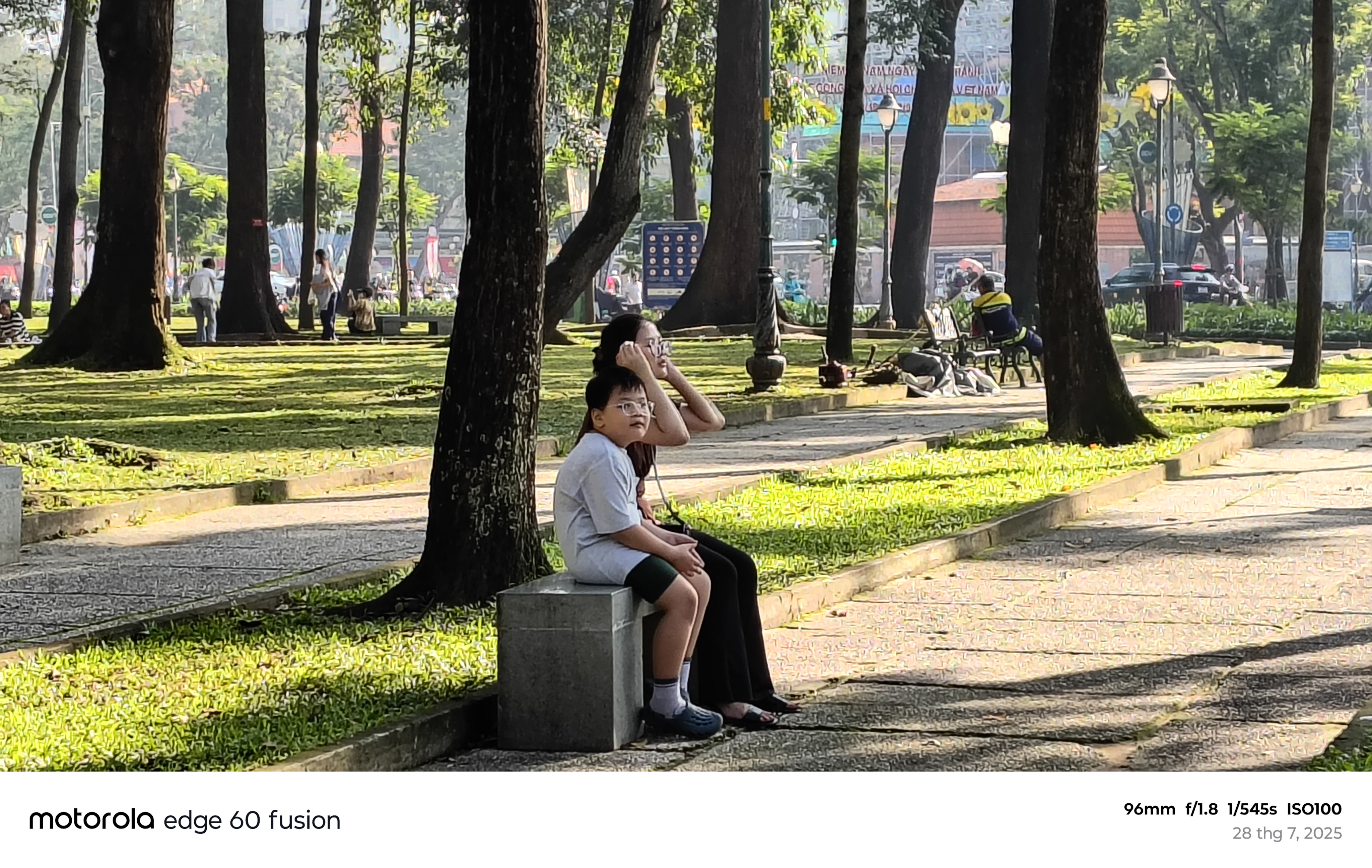 Trên Tay Motorola Edge 60 Fusion: Thiết Kế Cong Tràn, Màn Hình P-Oled Xuất Sắc, Chip Dimensity 7400 Mạnh Mẽ Trên Tay Motorola Edge 60 Fusion: Thiết Kế Cong Tràn, Màn Hình P-Oled Xuất Sắc, Chip Dimensity 7400 Mạnh Mẽ