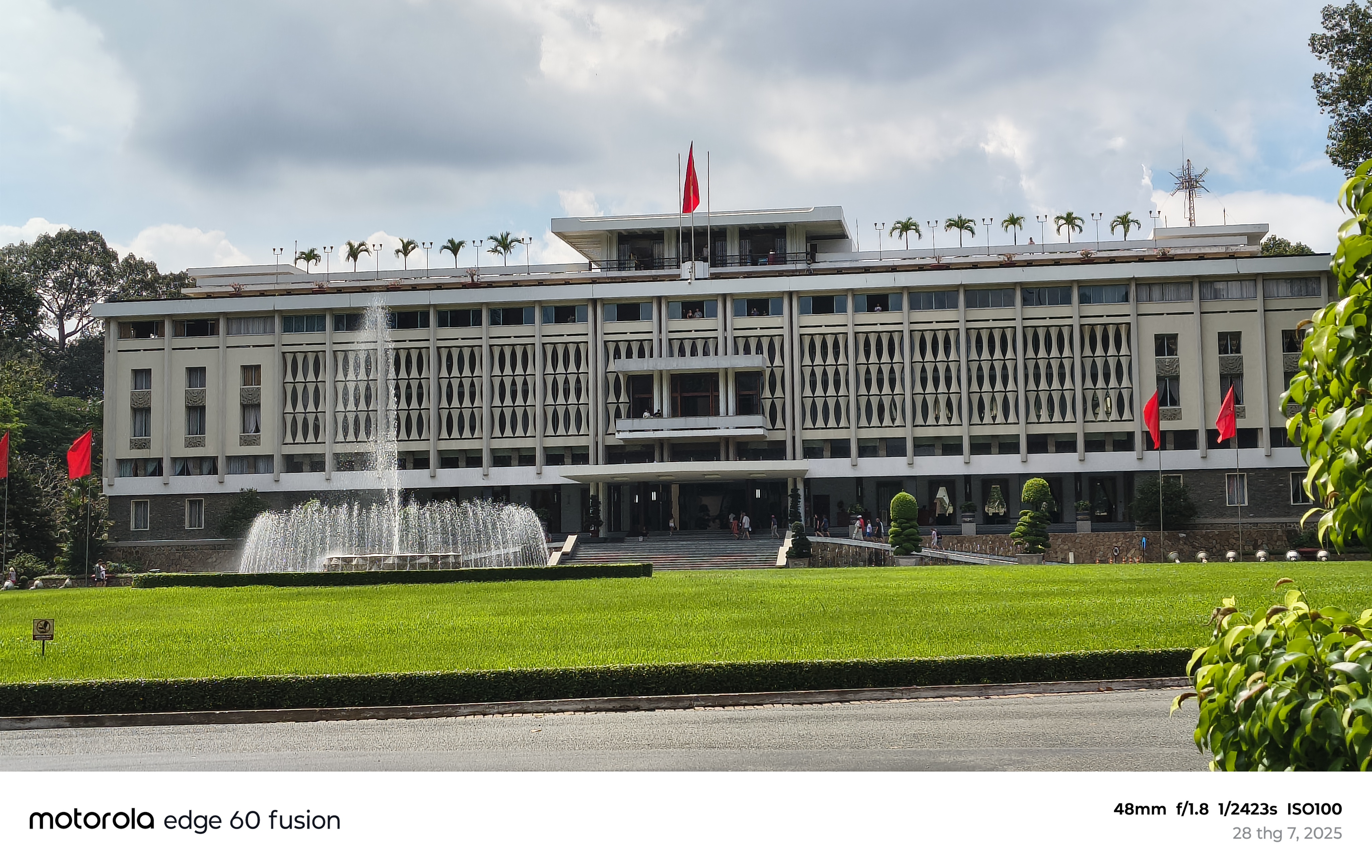 Trên Tay Motorola Edge 60 Fusion: Thiết Kế Cong Tràn, Màn Hình P-Oled Xuất Sắc, Chip Dimensity 7400 Mạnh Mẽ Trên Tay Motorola Edge 60 Fusion: Thiết Kế Cong Tràn, Màn Hình P-Oled Xuất Sắc, Chip Dimensity 7400 Mạnh Mẽ