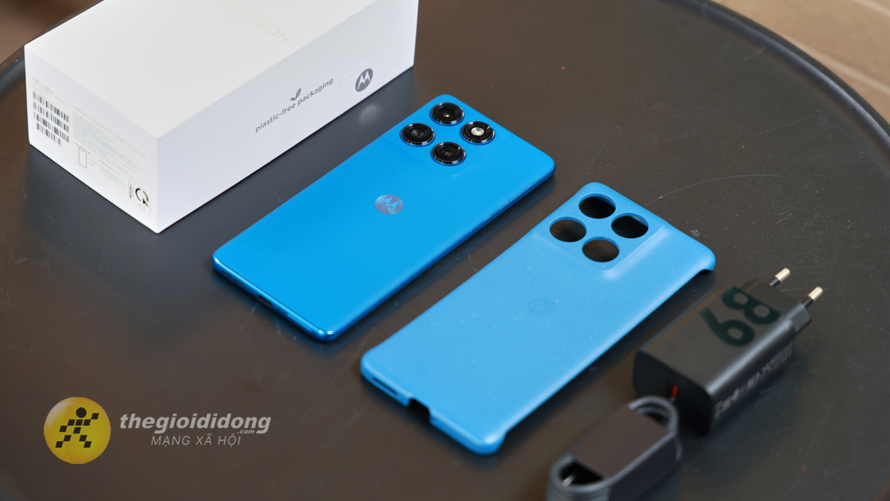 Trên Tay Motorola Edge 60 Fusion: Thiết Kế Cong Tràn, Màn Hình P-Oled Xuất Sắc, Chip Dimensity 7400 Mạnh Mẽ Trên Tay Motorola Edge 60 Fusion: Thiết Kế Cong Tràn, Màn Hình P-Oled Xuất Sắc, Chip Dimensity 7400 Mạnh Mẽ