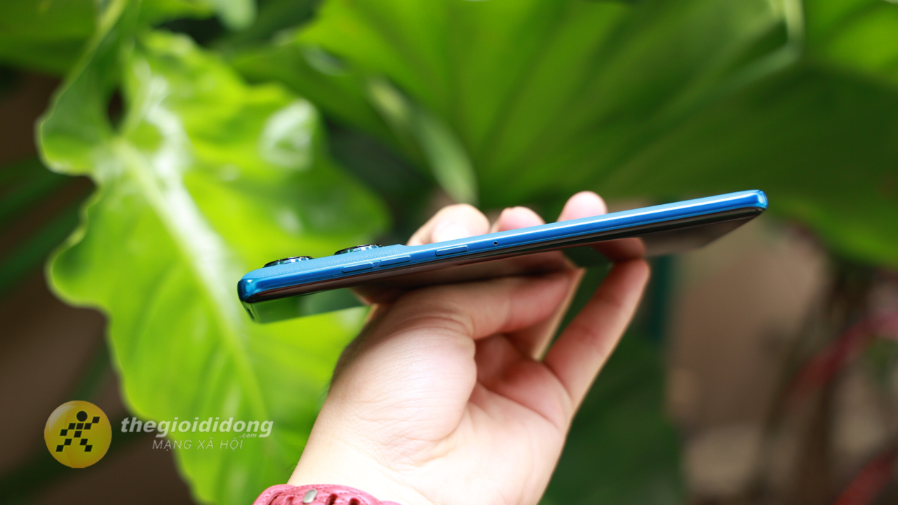 Trên Tay Motorola Edge 60 Fusion: Thiết Kế Cong Tràn, Màn Hình P-Oled Xuất Sắc, Chip Dimensity 7400 Mạnh Mẽ Trên Tay Motorola Edge 60 Fusion: Thiết Kế Cong Tràn, Màn Hình P-Oled Xuất Sắc, Chip Dimensity 7400 Mạnh Mẽ