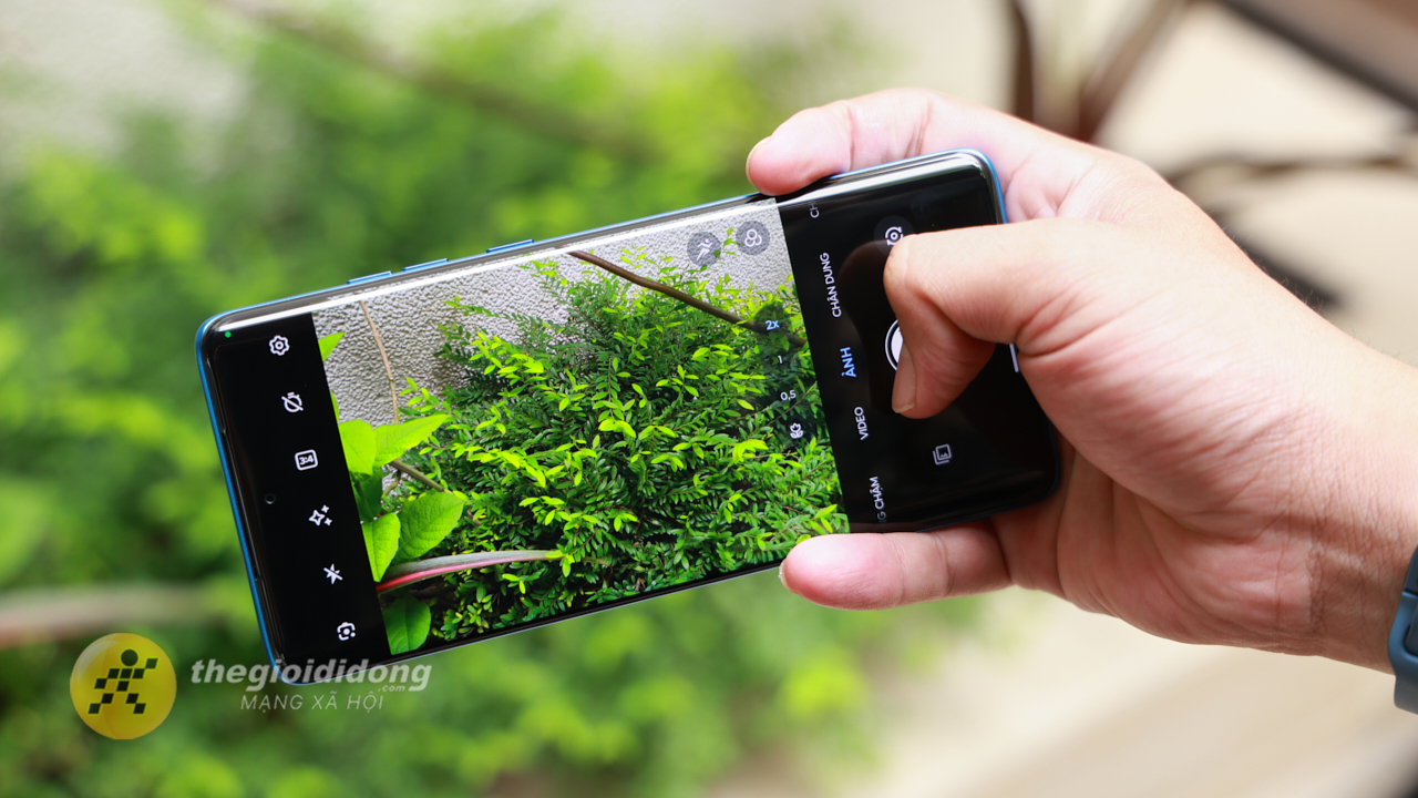 Trên Tay Motorola Edge 60 Fusion: Thiết Kế Cong Tràn, Màn Hình P-Oled Xuất Sắc, Chip Dimensity 7400 Mạnh Mẽ Trên Tay Motorola Edge 60 Fusion: Thiết Kế Cong Tràn, Màn Hình P-Oled Xuất Sắc, Chip Dimensity 7400 Mạnh Mẽ