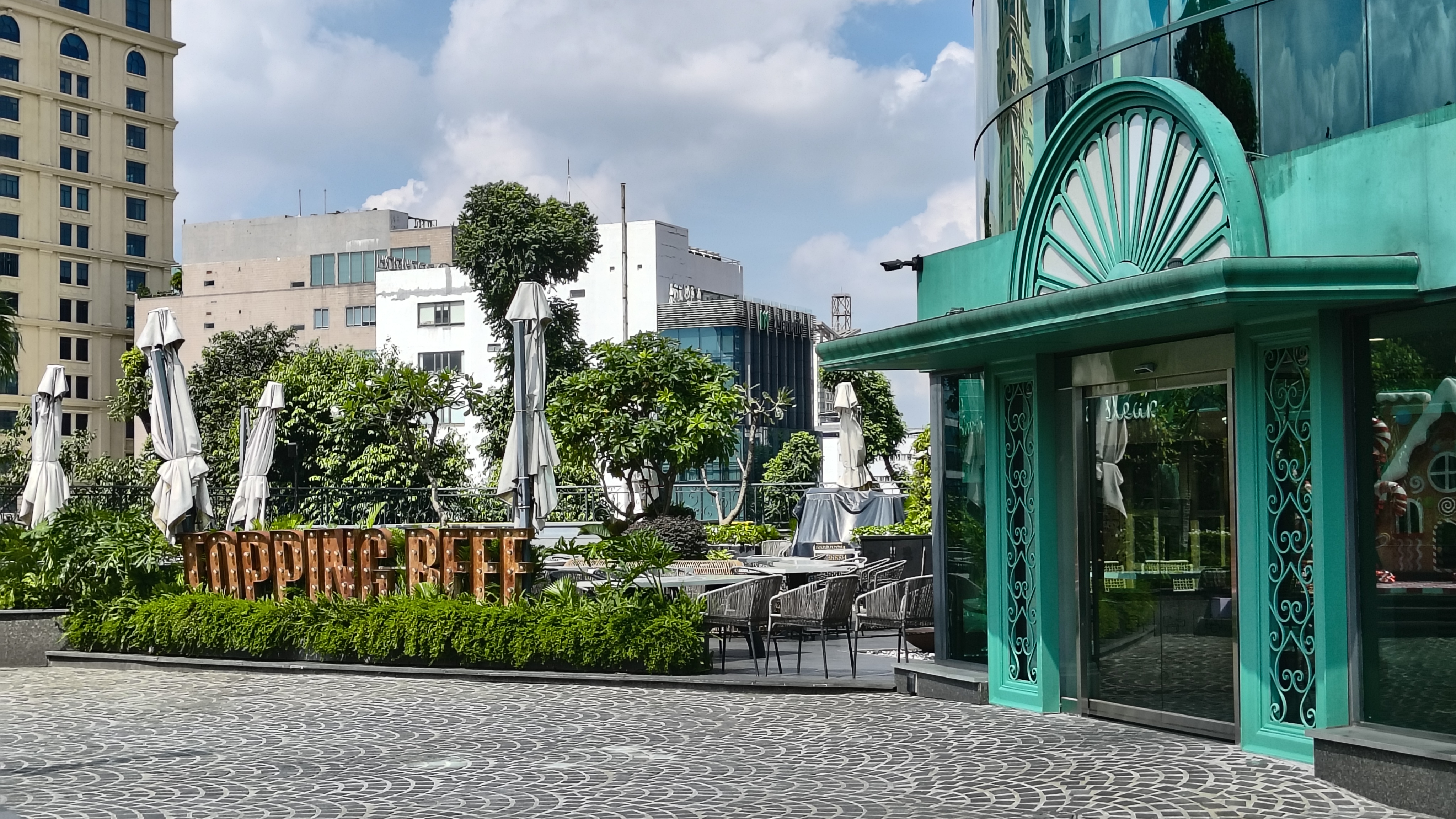 Mở hộp và trên tay motorola Razr 60: Smartphone gập cận cao cấp, Dimensity 7400X và pin 4.500 mAh