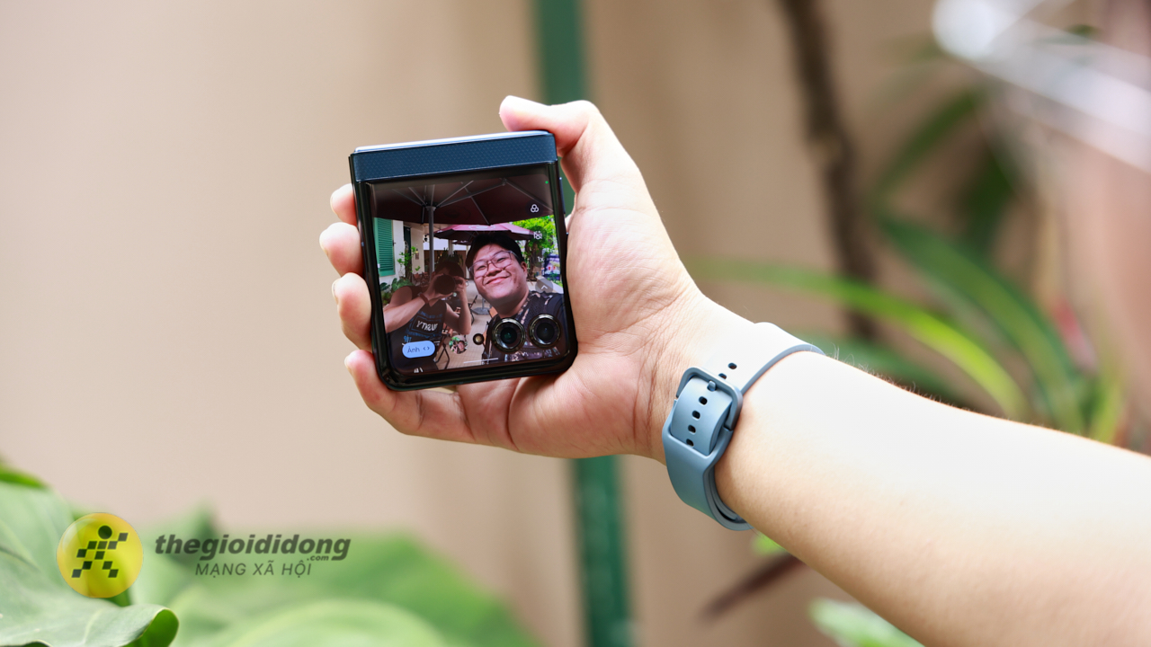 Mở hộp và trên tay motorola Razr 60: Smartphone gập cận cao cấp, Dimensity 7400X và pin 4.500 mAh