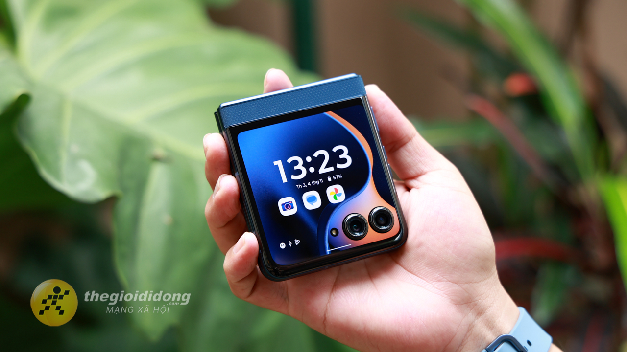 Mở hộp và trên tay motorola Razr 60: Smartphone gập cận cao cấp, Dimensity 7400X và pin 4.500 mAh