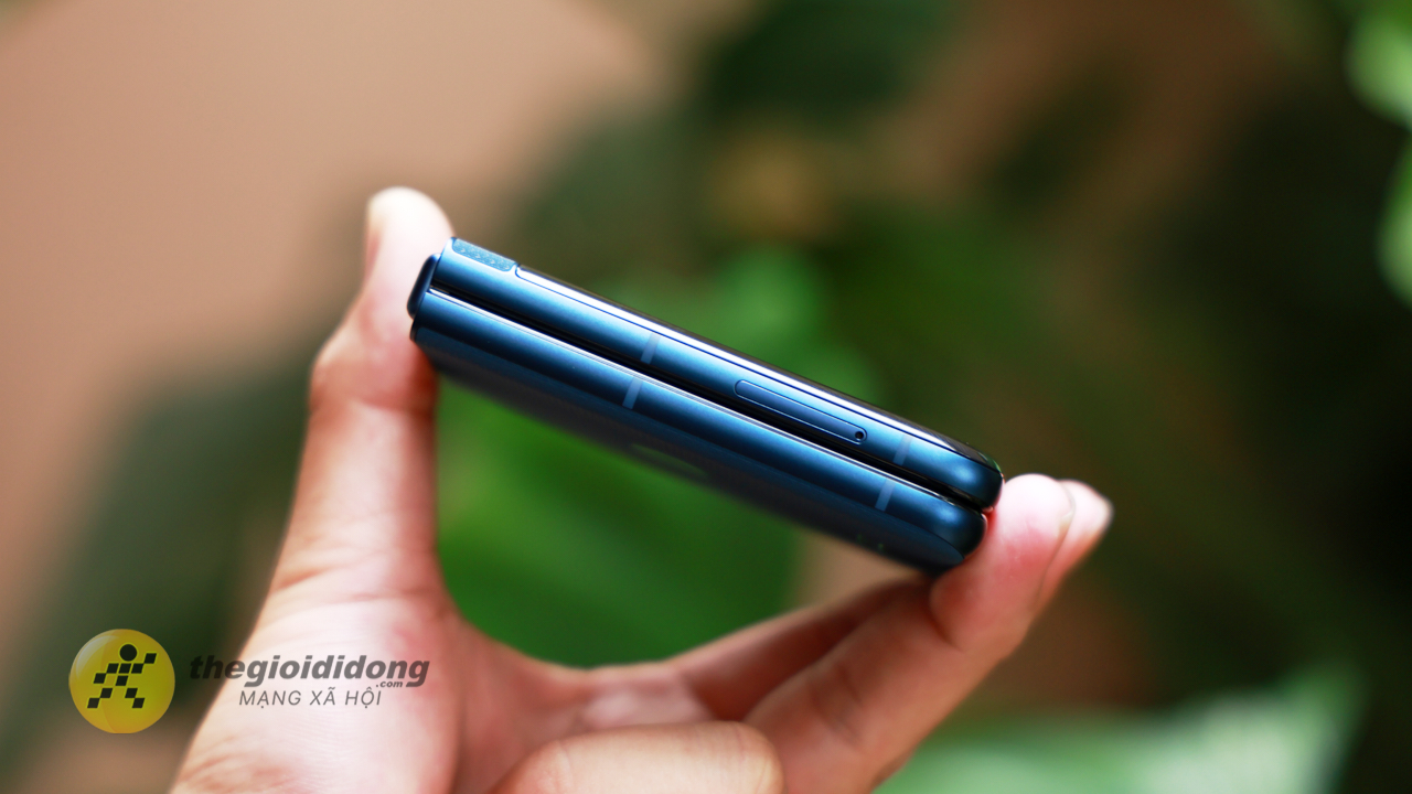 Mở hộp và trên tay motorola Razr 60: Smartphone gập cận cao cấp, Dimensity 7400X và pin 4.500 mAh