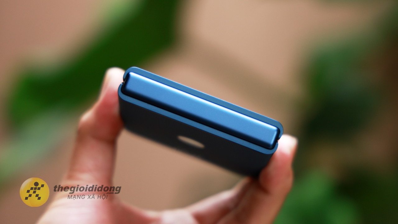 Mở hộp và trên tay motorola Razr 60: Smartphone gập cận cao cấp, Dimensity 7400X và pin 4.500 mAh