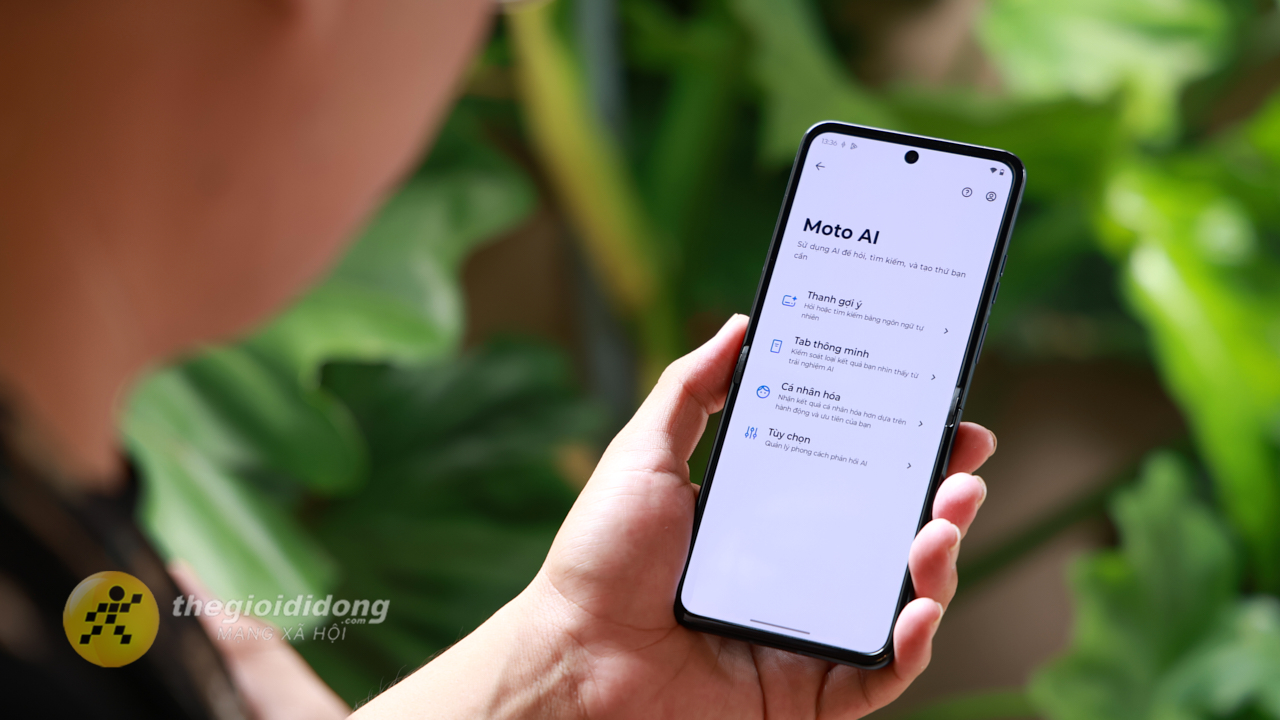 Mở hộp và trên tay motorola Razr 60: Smartphone gập cận cao cấp, Dimensity 7400X và pin 4.500 mAh
