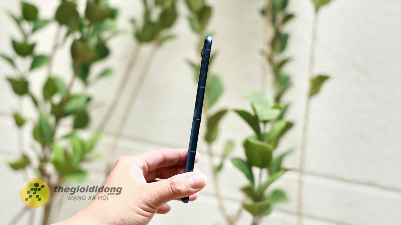 Mở hộp và trên tay motorola Razr 60: Smartphone gập cận cao cấp, Dimensity 7400X và pin 4.500 mAh