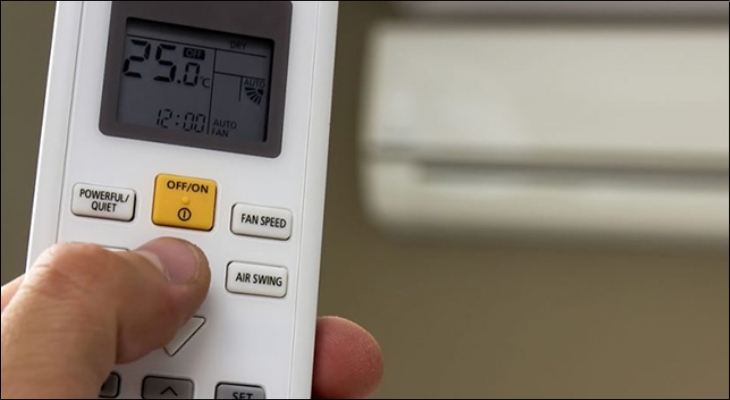 Bạn có thể tìm mua điều khiển điều hòa mới tại các cửa hàng điện máy lớn, trung tâm bảo hành của hãng