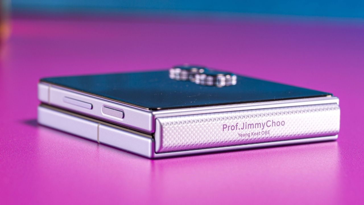 Trên Tay Honor Magic V Flip 2: Phiên Bản Đặc Biệt Siêu Đẹp, Snapdragon 8 Gen 3 Và Pin 5.500 Mah Trên Tay Honor Magic V Flip 2: Phiên Bản Đặc Biệt Siêu Đẹp, Snapdragon 8 Gen 3 Và Pin 5.500 Mah