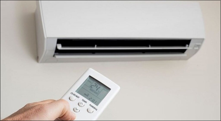 Nếu quạt yếu, quay chậm hoặc không quay do kẹt, hỏng động cơ, luồng khí qua dàn lạnh sẽ bị giảm, từ đó khiến máy lạnh bị đóng tuyết