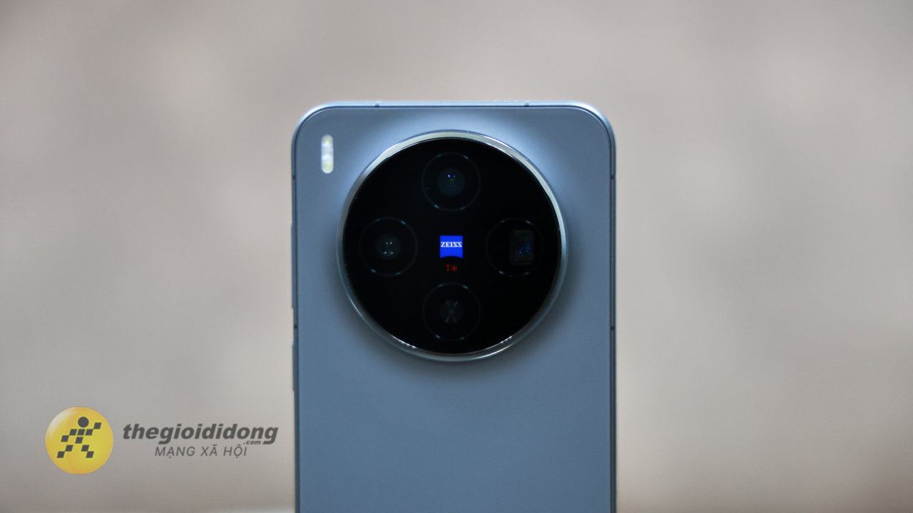 Trên tay vivo X300 5G: Flagship nhỏ gọn đỉnh cao với Dimensity 9500, camera Zeiss 200 MP Trên tay vivo X300 5G: Flagship nhỏ gọn đỉnh cao với Dimensity 9500, camera Zeiss 200 MP