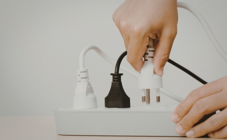 Với lỗi nguồn điện, bạn nên kiểm tra kết nối với dây điện trước và thay mới khi bị hỏng