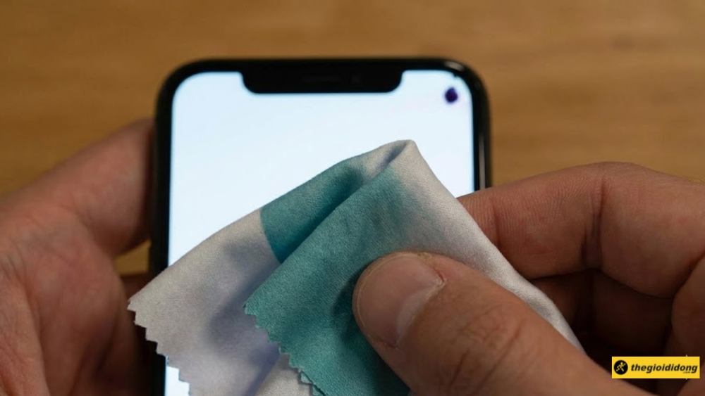 Chuẩn bị một miếng vải mềm, sạch