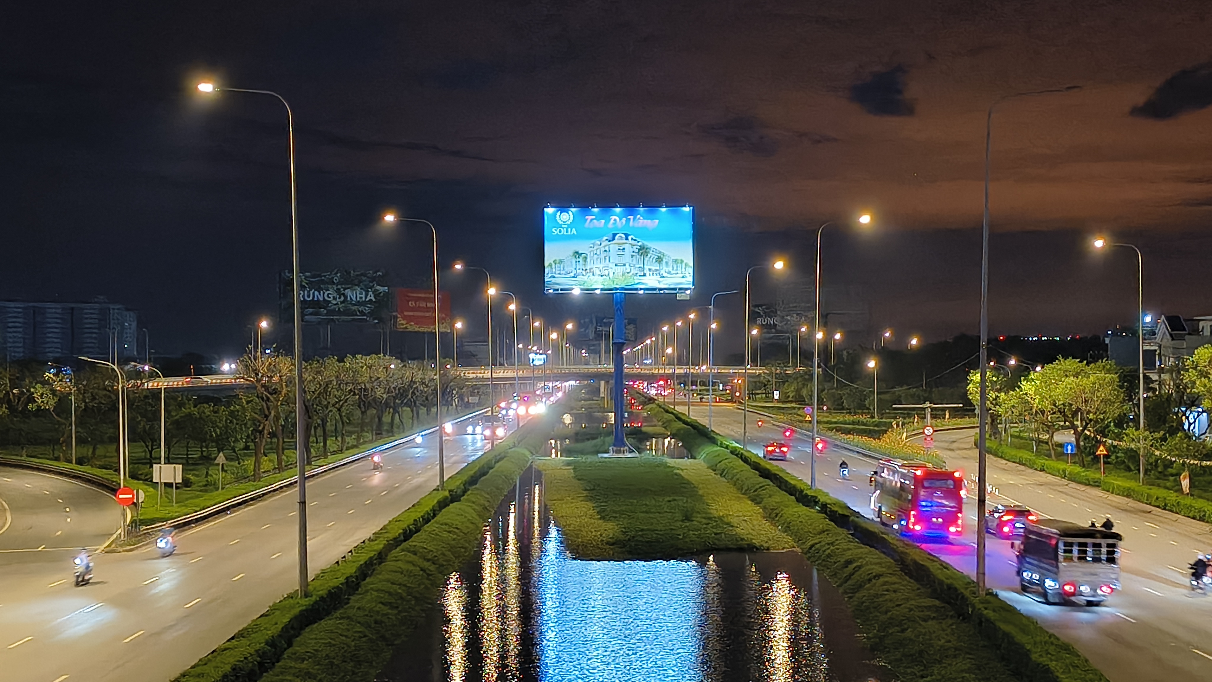 Đánh Giá Motorola Razr 60 5G: Có Mới Mẻ, Nhưng Vẫn Thiếu Chút Xíu Để Hoàn Hảo