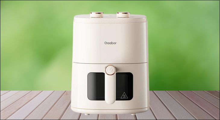 Nồi chiên không dầu Gaabor AF-45M01A có cửa sổ lớn cùng đèn chiếu sáng bên trong lòng nồi hỗ trợ quan sát món ăn dễ dàng hơn