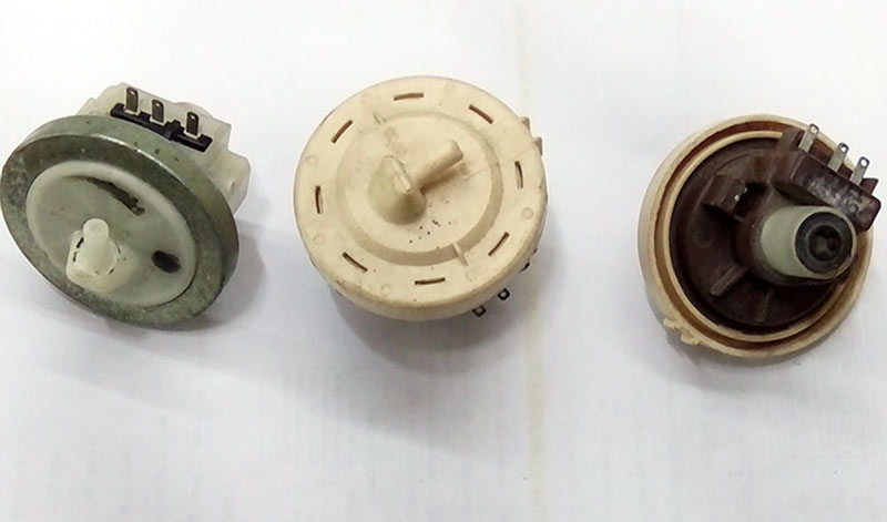 Van điện từ kẹt hoặc cháy cuộn dây khiến máy không mở van để cấp nước vào lồng giặt