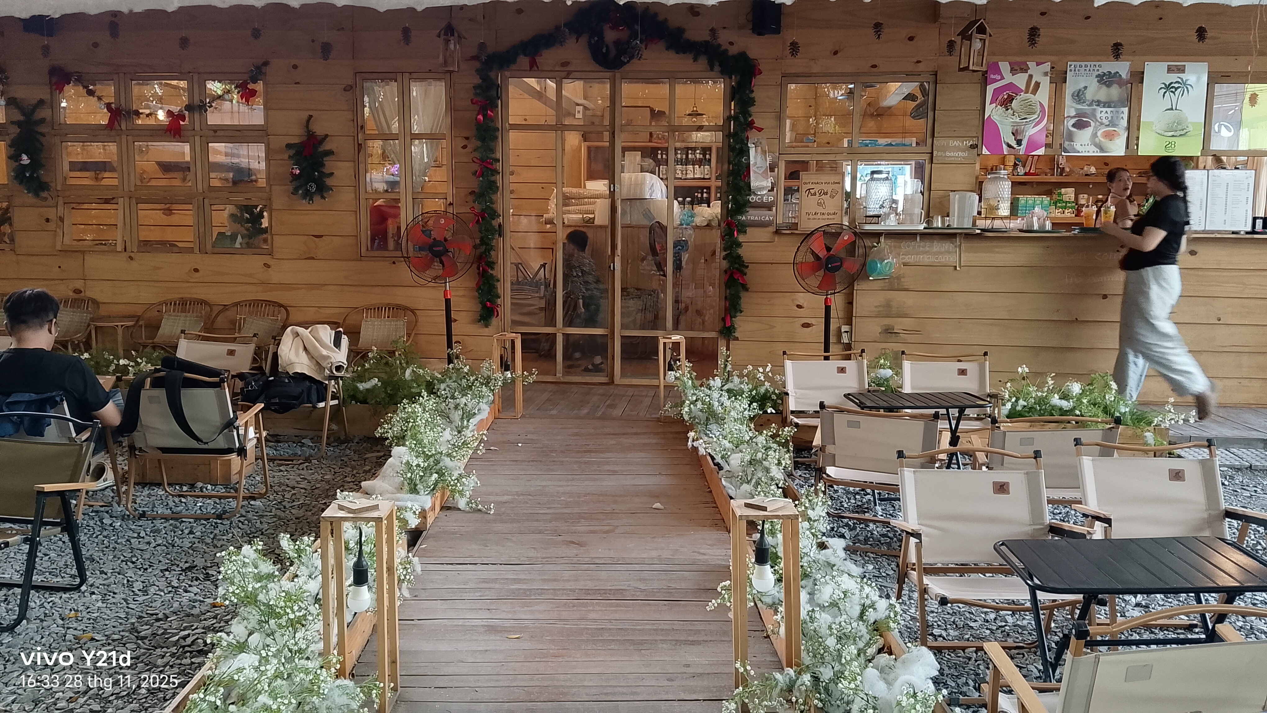 Trên Tay Vivo Y21D: Thiết Kế Trẻ Trung Với Camera 50 Mp, Pin 6.500 Mah