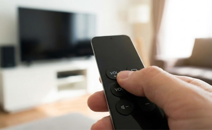 Nhấn và giữ nút âm lượng trong khoảng 2 - 3 giây để mở menu trợ năng