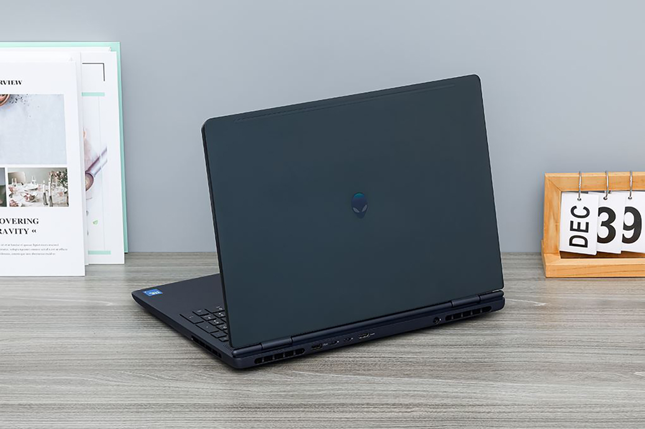 Đại Tiệc Laptop Dell Alienware 16 Chỉ Từ 27.99 Triệu