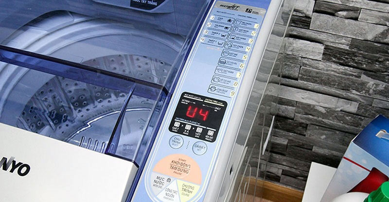 Máy giặt báo lỗi U4 khi nắp chưa đóng kín hoặc cảm biến cửa gặp trục trặc, khiến máy dừng vắt để đảm bảo an toàn