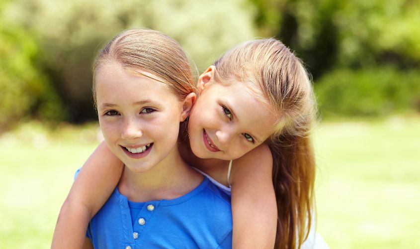 Cõng bạn đến trường Cõng bạn đến trường