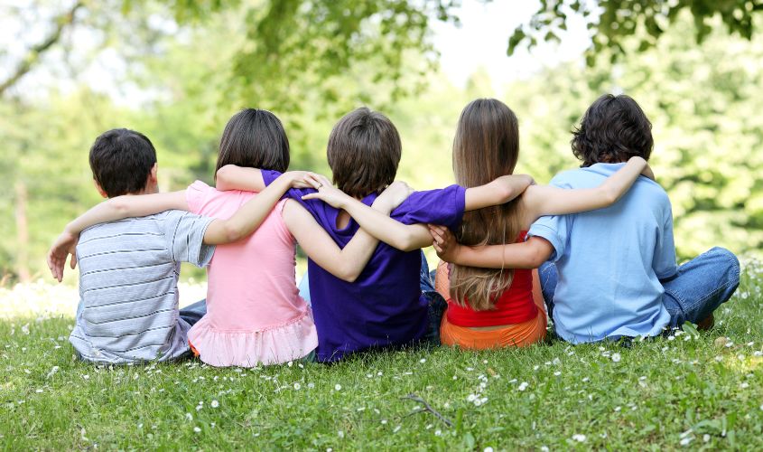 Tình bạn đóng vai trò như một “chiếc cầu nối” Tình bạn đóng vai trò như một “chiếc cầu nối”