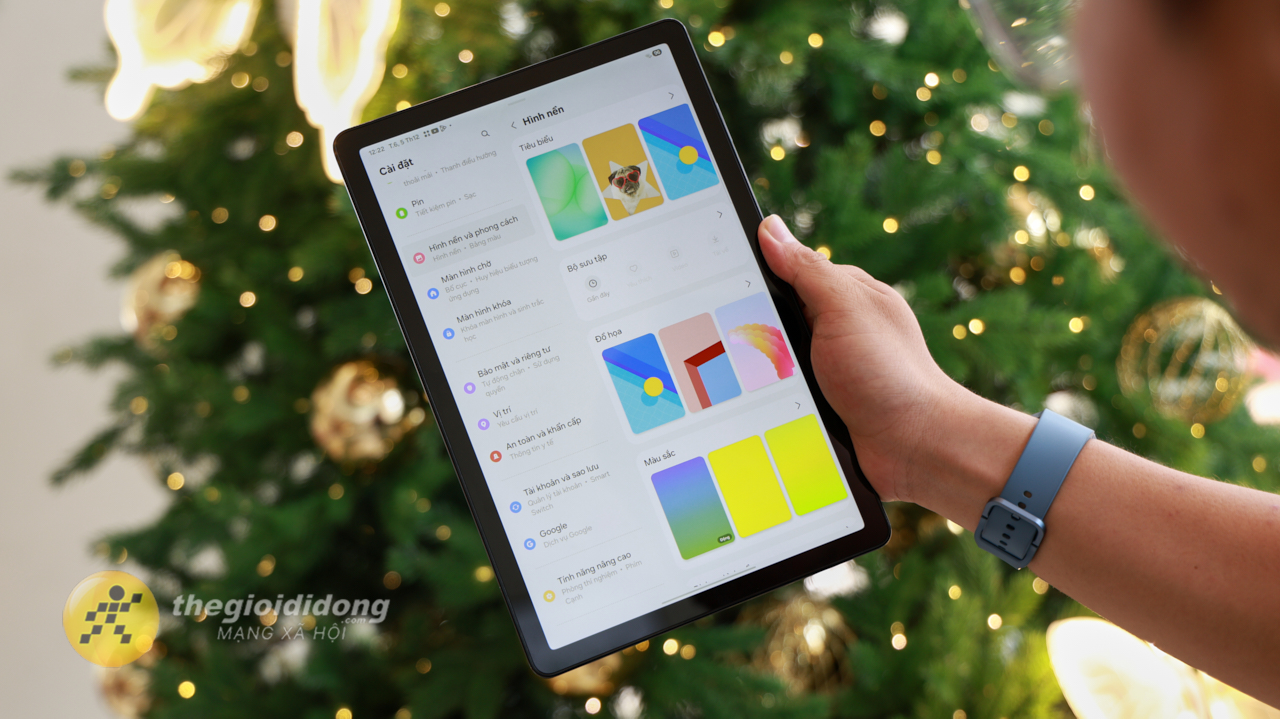 Cạnh Phải Chứa Micro, Nút Nguồn Và Tăng Giảm Âm Lượng. Cạnh Phải Chứa Micro, Nút Nguồn Và Tăng Giảm Âm Lượng.