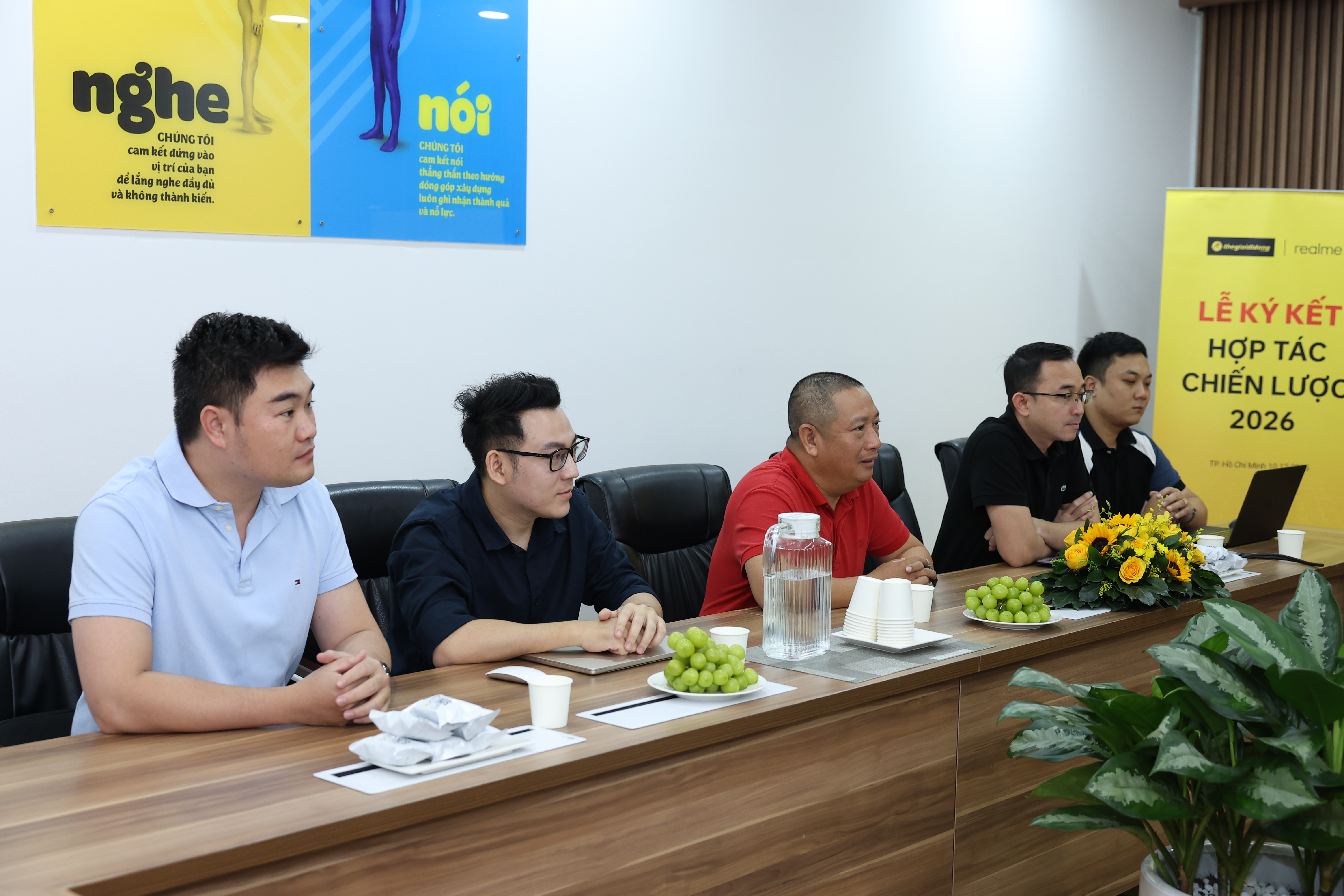 Thế Giới Di Động Và Realme