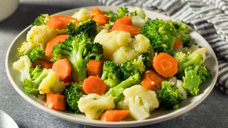 Nên kết hợp cùng rau xanh, thực phẩm giàu chất xơ để giúp bữa ăn cân đối Nên kết hợp cùng rau xanh, thực phẩm giàu chất xơ để giúp bữa ăn cân đối