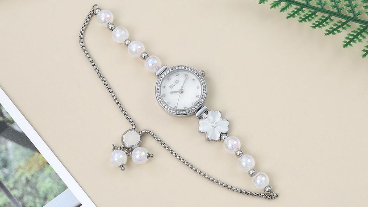 Đồng Hồ Nữ Elio Món Quà Tuyệt Vời Cho Mùa Lễ Hội Cuối Năm Nay Đồng Hồ Nữ Elio Món Quà Tuyệt Vời Cho Mùa Lễ Hội Cuối Năm Nay