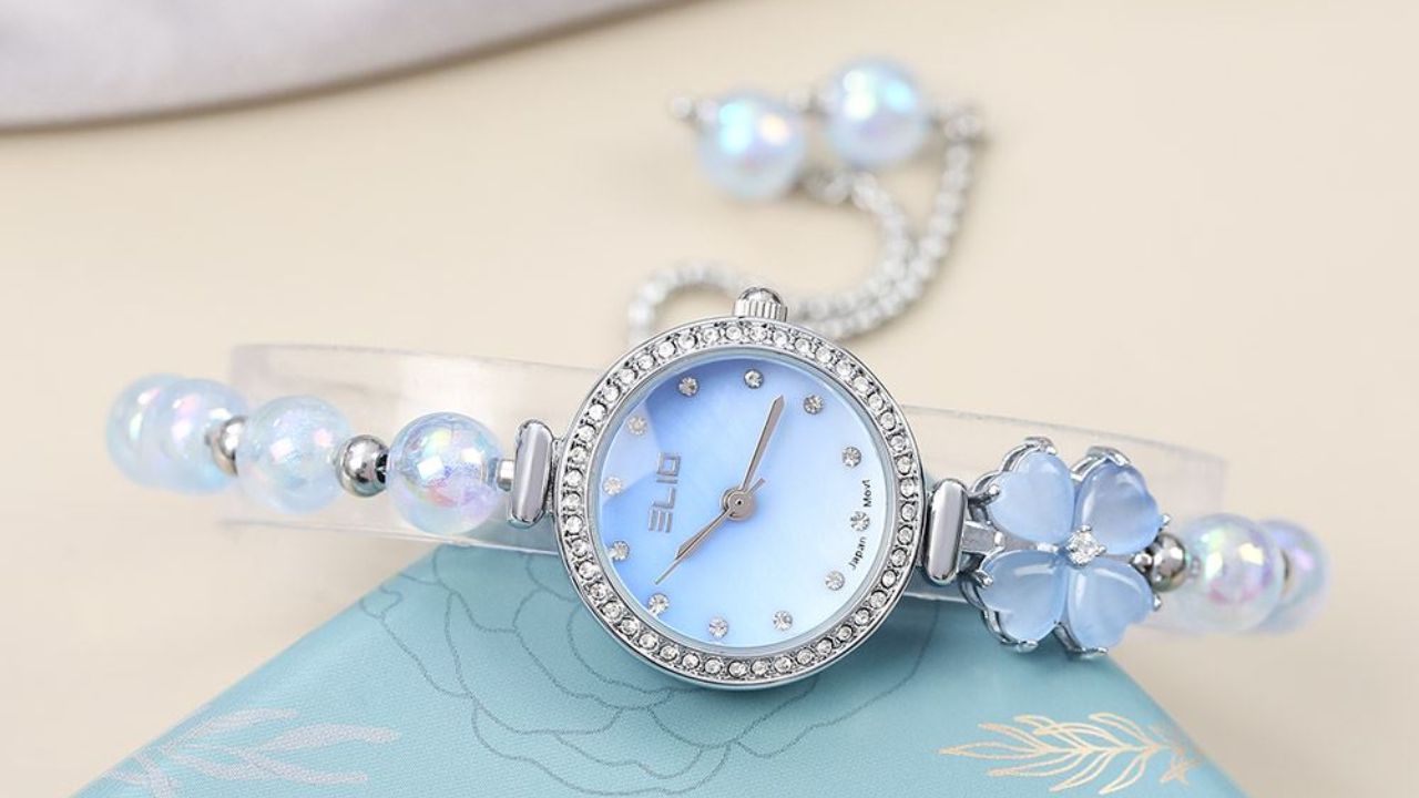 Đồng Hồ Nữ Elio Món Quà Tuyệt Vời Cho Mùa Lễ Hội Cuối Năm Nay Đồng Hồ Nữ Elio Món Quà Tuyệt Vời Cho Mùa Lễ Hội Cuối Năm Nay