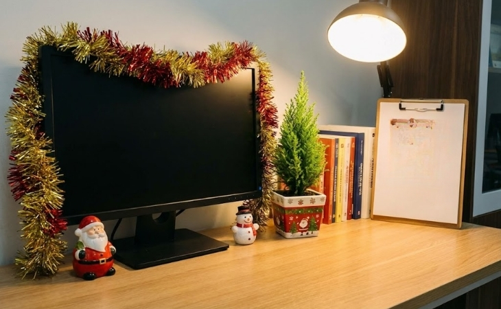 Trang trí Noel góc bàn làm việc