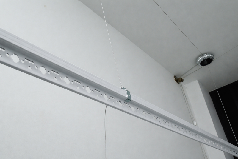 Kiểm tra vận hành nâng hạ, cân bằng thanh phơi và thử tải để đảm bảo giàn phơi hoạt động ổn định