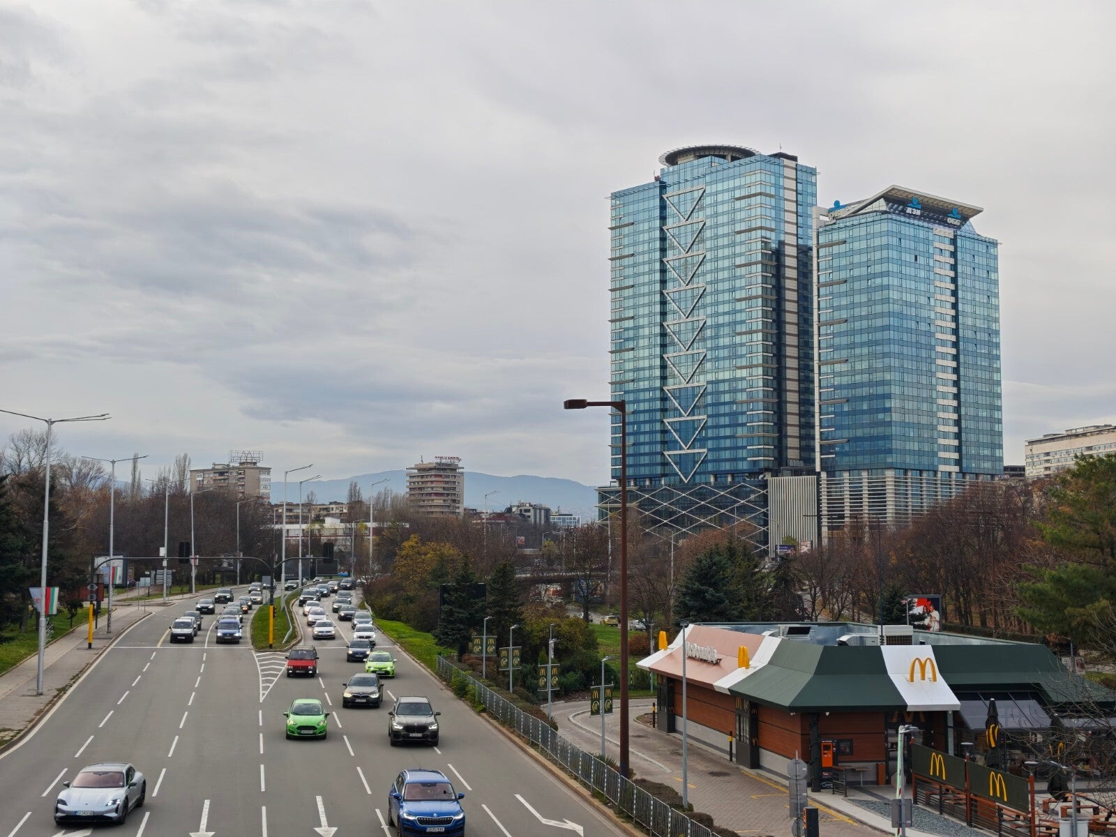 Trên Tay Poco F8 Pro: Flagship Killer Giá Rẻ Với Snapdragon Và Camera Telephoto 2.5X