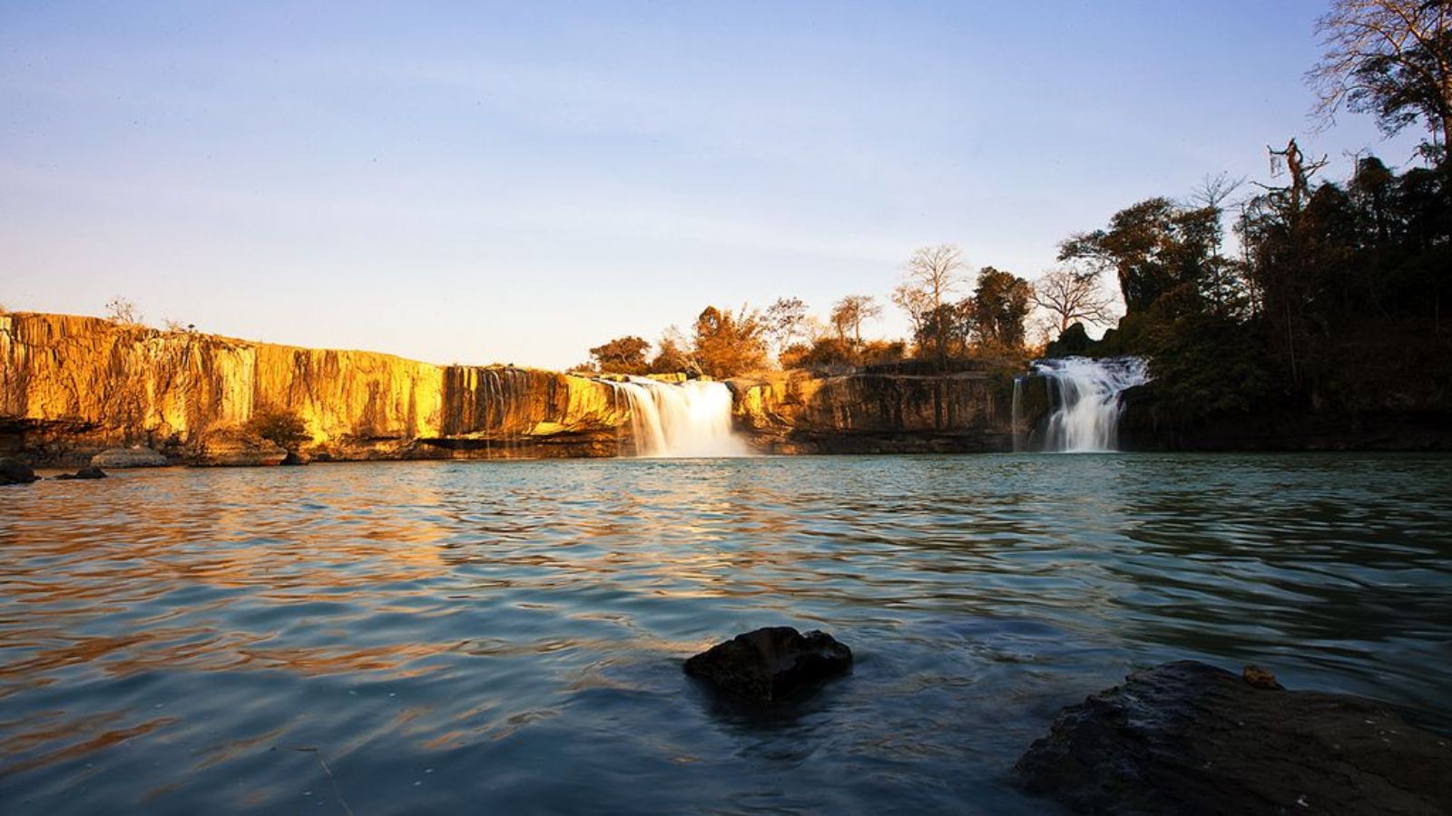 H&ocirc;̀ Đăk Ke giữa l&ograve;ng Măng Đen. Nguồn: mytour.vn