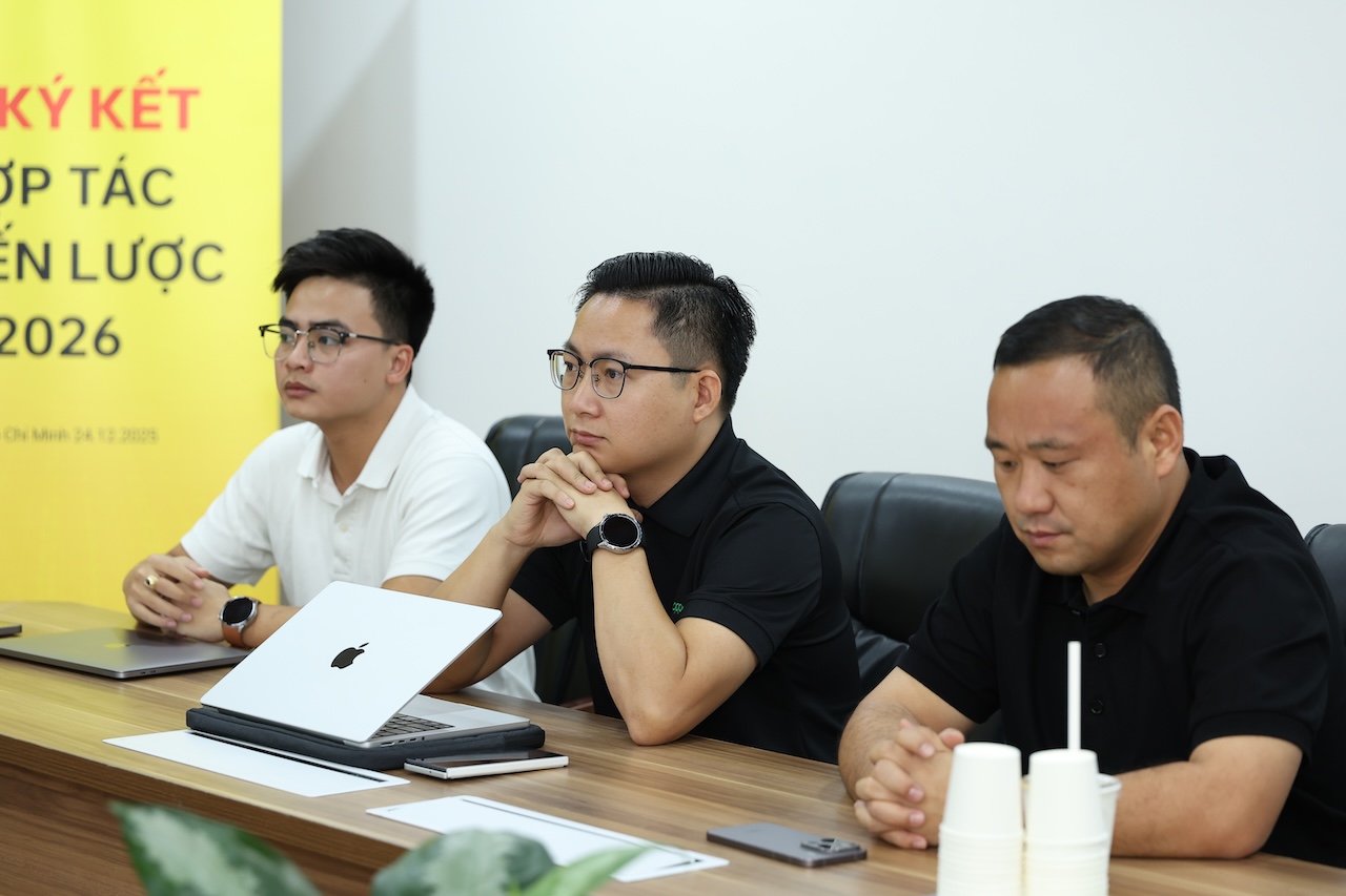 Thế Giới Di Động Và Oppo