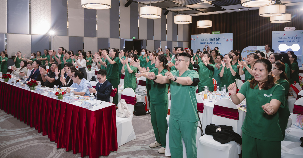 Không khí hội thảo sôi nổi với sự tham gia của đông đảo Dược sĩ Nhà thuốc An Khang Không khí hội thảo sôi nổi với sự tham gia của đông đảo Dược sĩ Nhà thuốc An Khang