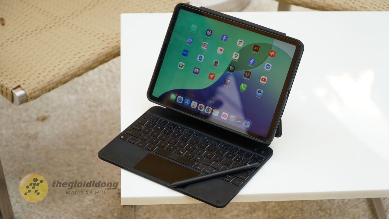 Trên Tay Bao Da Kèm Bàn Phím Esr Rebound Magnetic Keyboard Case 360 Cho Ipad Pro 11 Inch