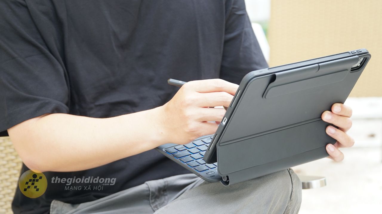 Trên Tay Bao Da Kèm Bàn Phím Esr Rebound Magnetic Keyboard Case 360 Cho Ipad Pro 11 Inch